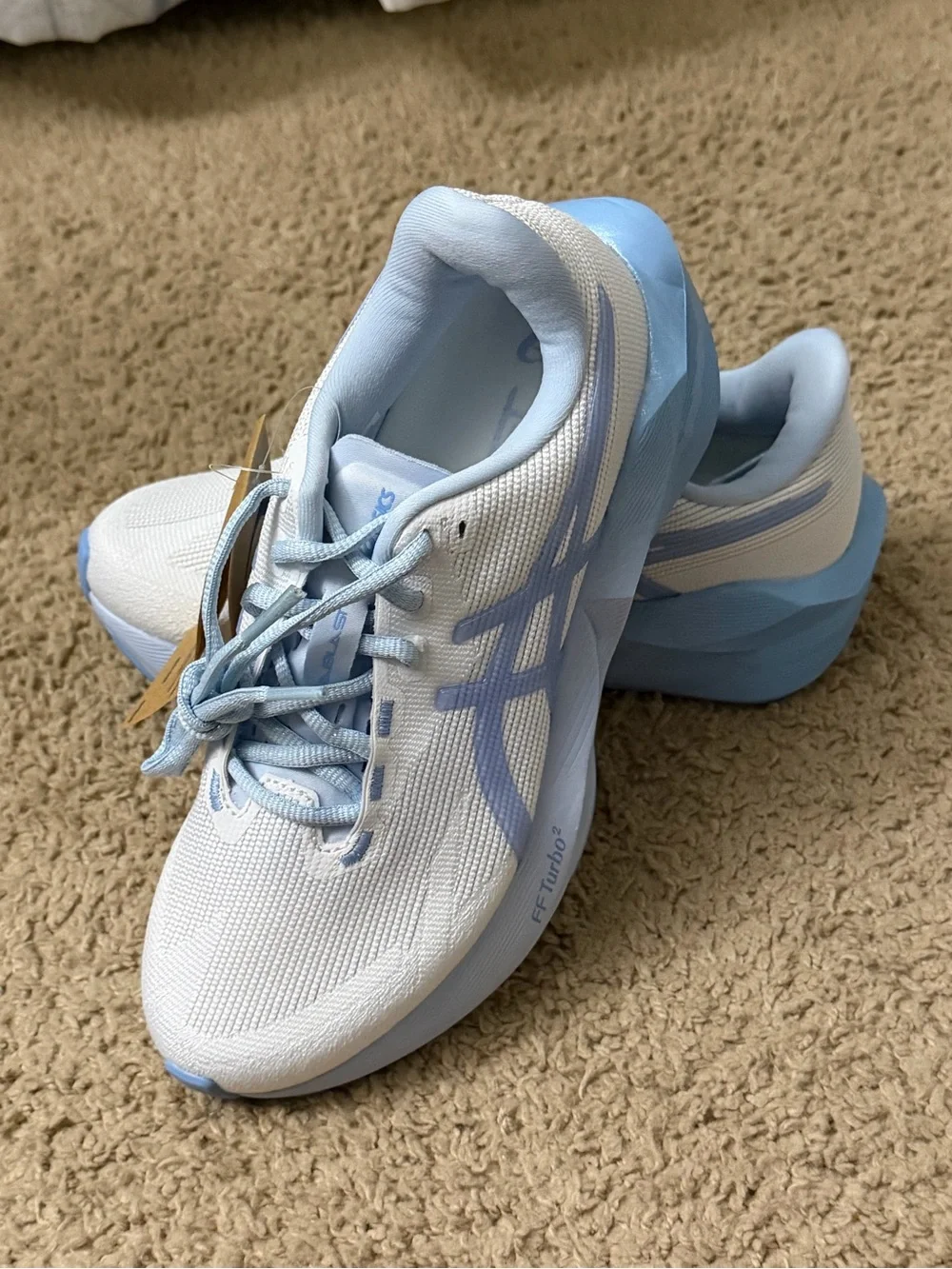 Asics Novablast 6 Women’s White and Light Blue Running Sneakers NEW size 7